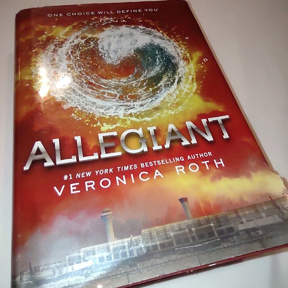 Allegiant by Veronica Roth hardback book - Picture 2 of 11